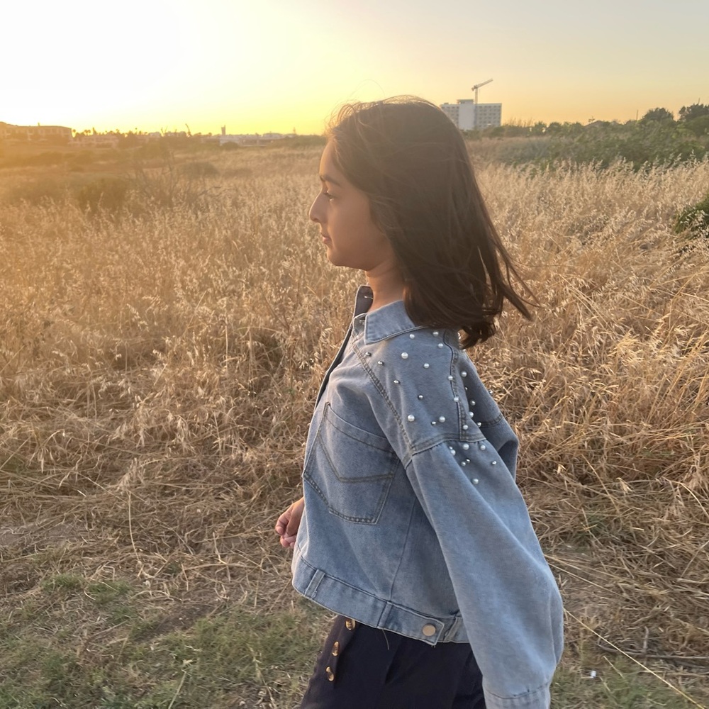 Meet your Posher, Siona